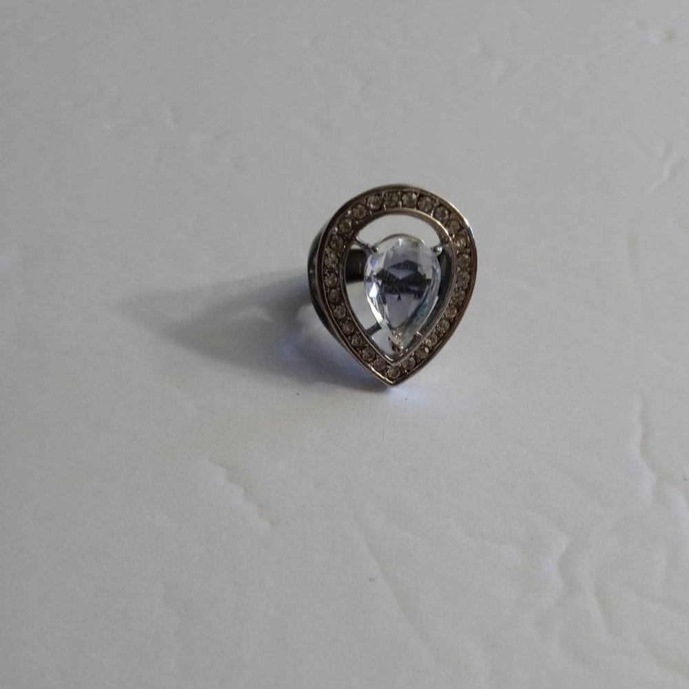 Gorgeous Pear Shaped ring Size 8